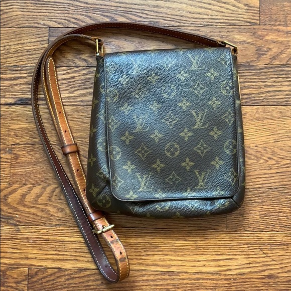 Louis Vuitton Handbags - Louis Vuitton  Monogram crossbody bag
